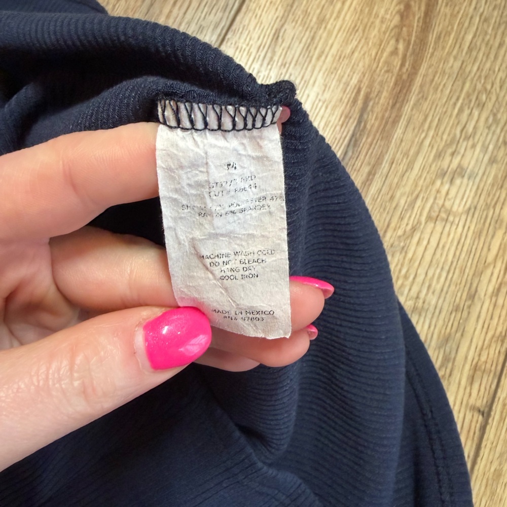 Green Envelope navy blue minimalist preppy ribbed pearl button-down tank top - Picture 8 of 8